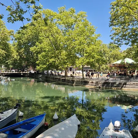 Reflets Du Annecy