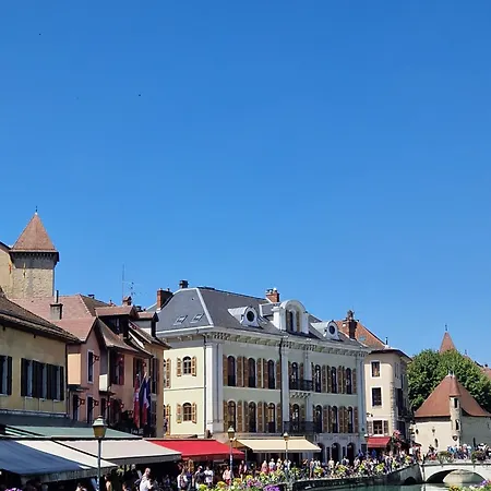 Reflets Du Annecy